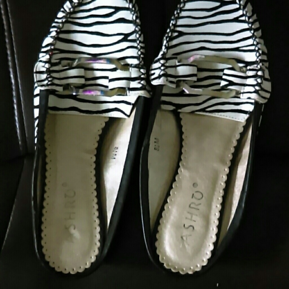 Zebra print flats
